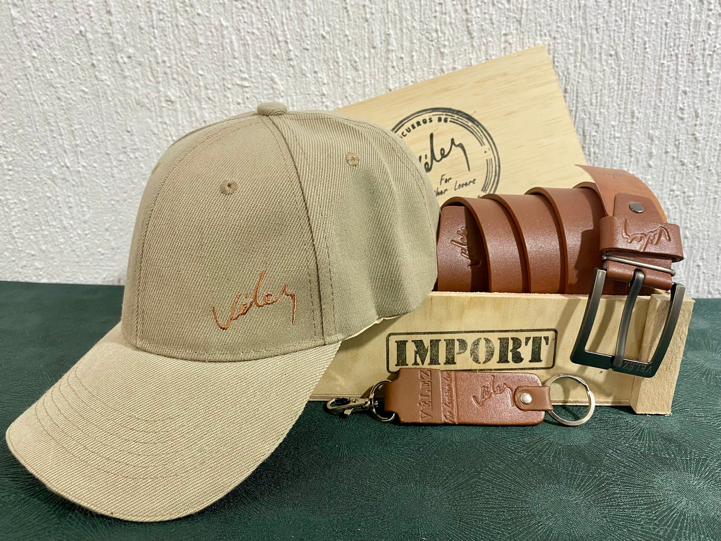Trio Velez Gorra + Correa + llavero Caja