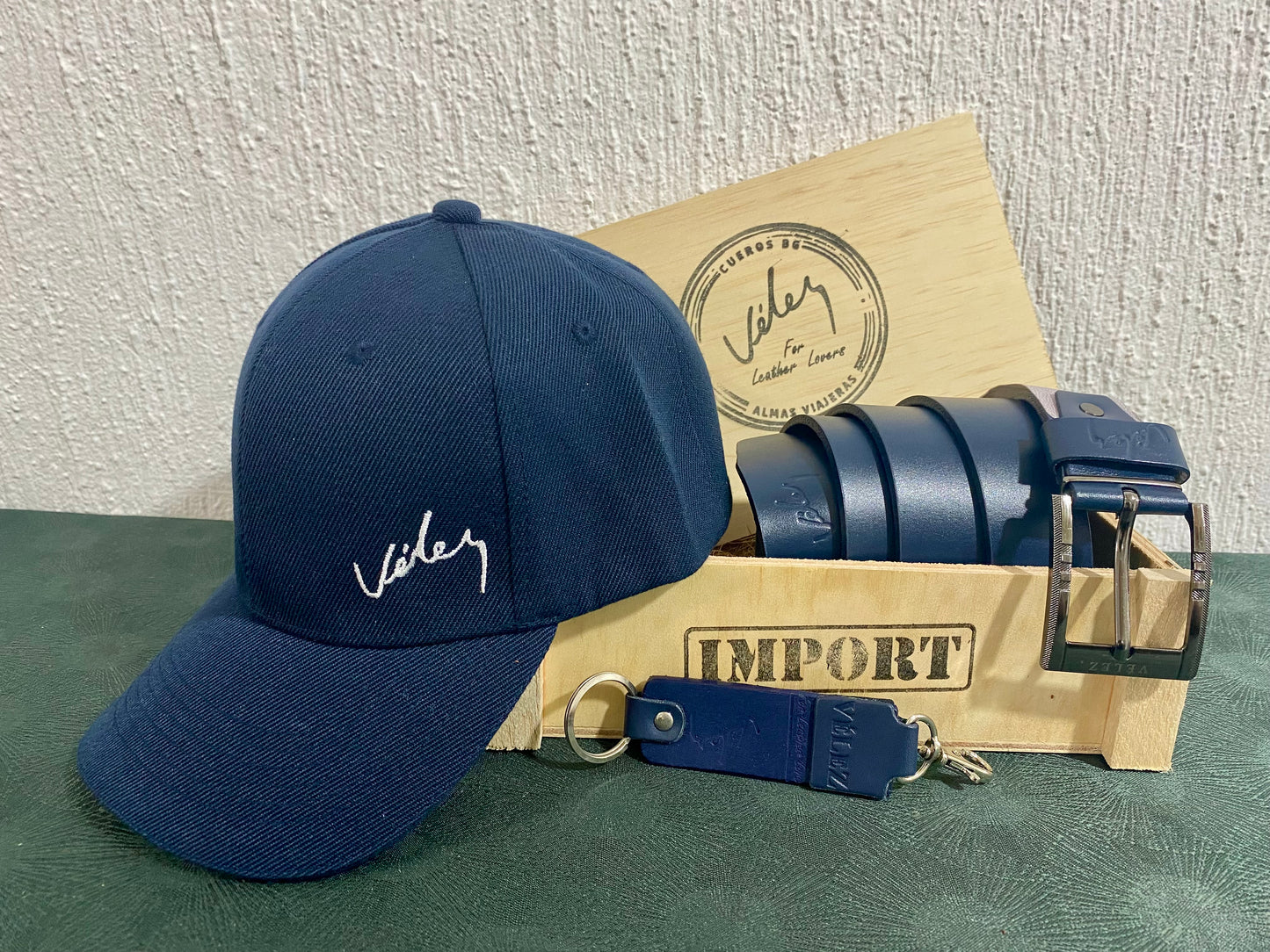 Trio Velez Gorra + Correa + llavero Caja