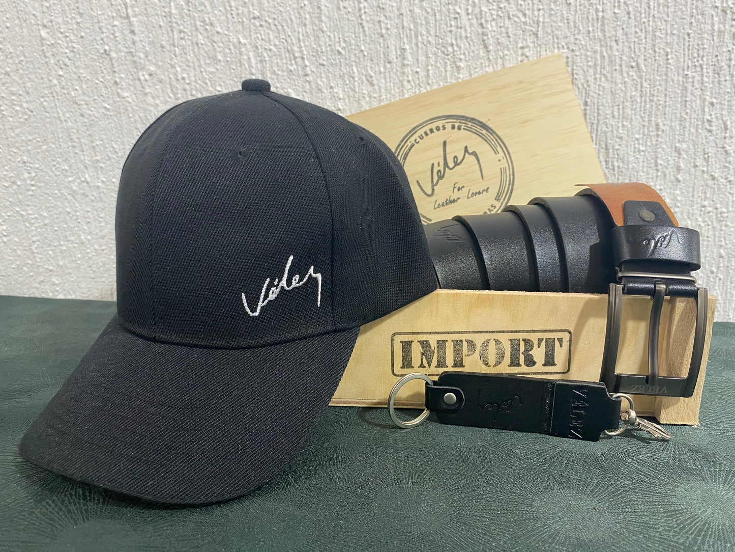 Trio Velez Gorra + Correa + llavero Caja